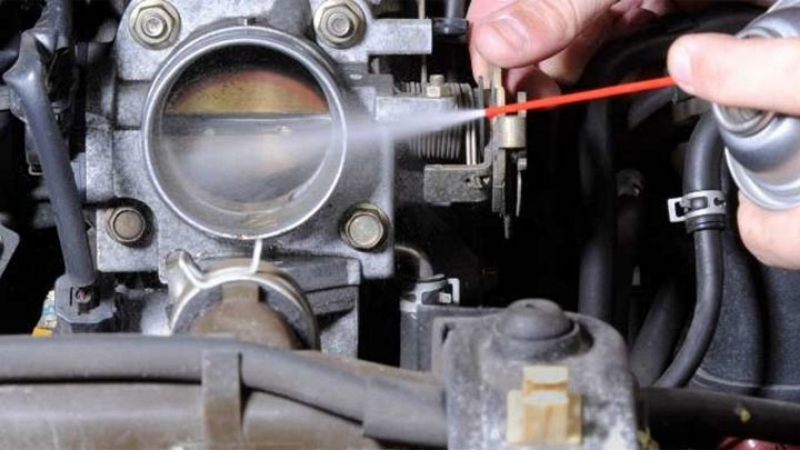Why Is Gas Coming Out Of My Carburetor - The Might Be Dirt In The Carburetor