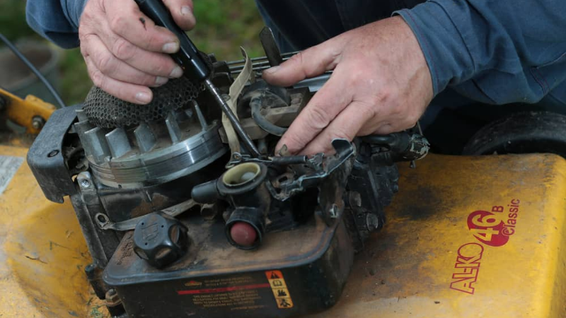 How Do I Know If My Lawnmower Carburetor Is Bad?